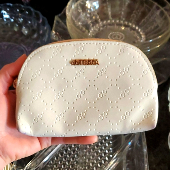Doterra Handbags - DoTERRA Roller Bottle Bag